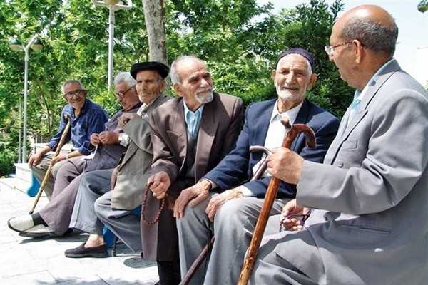 انتقاد رئیس کانون بازنشستگان از دیدار نکردن رئیسی با بازنشستگان اصفهان