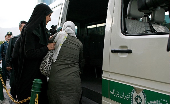 از بدحجاب ها باید جریمه نقدی بگیریم/ احتمالا از خارج پول می گیرند تا بدون حجاب سوار موتور شوند/ دولت روحانی مخالف گشت ارشاد بود/ لباس زیر باید با لباس رو باشد