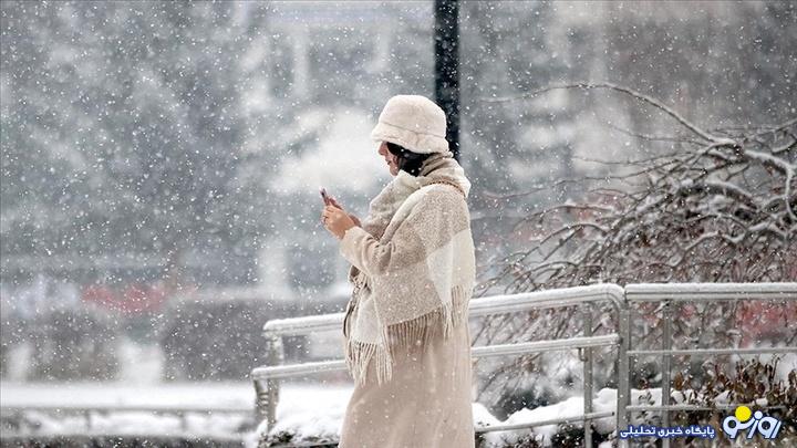 برف و باران در جاده‌های ۱۸ استان